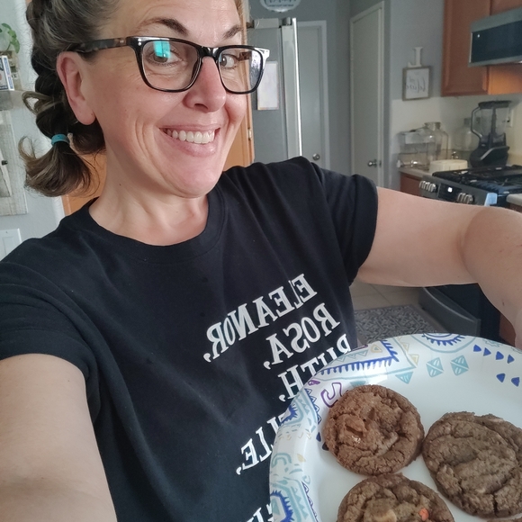 Meet your Posher, Angie - Picture 2 of 3